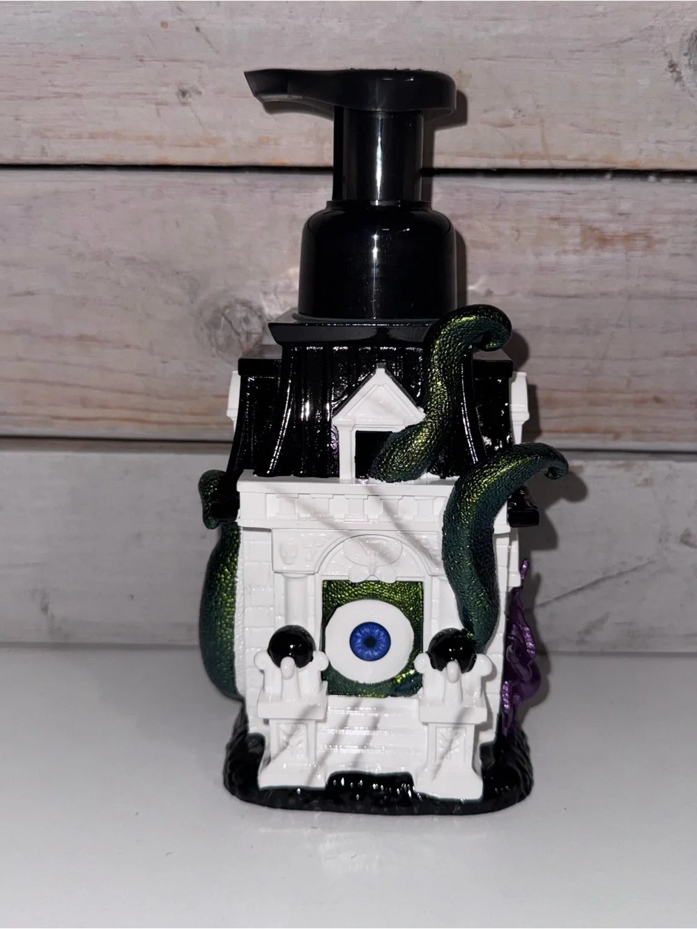 Bath & Body Works Haunted House Refillable Halloween Soap Dispenser NWT